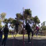 Molto gettonata � la �ragnatela� di corde posta tra gli alberi sulla quale arrampicarsi a mo� di Spiderman